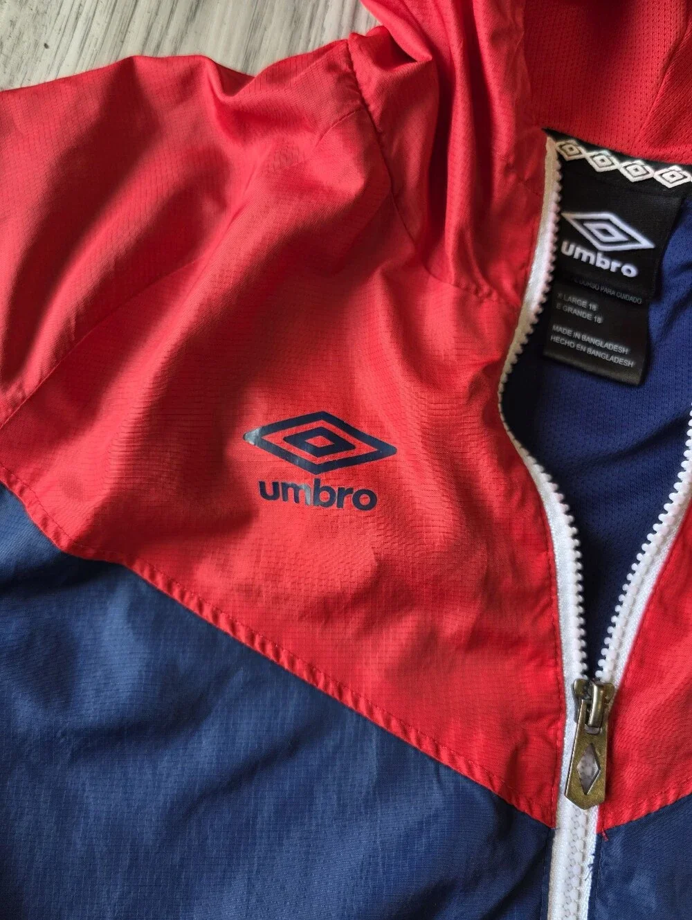Umbro USA Boys Youth XL 18 Hooded Windbreaker Jacket Red Navy Soccer Flag